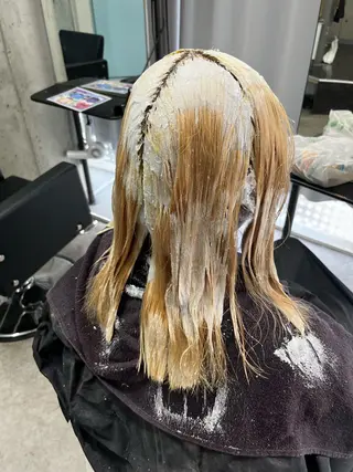 セミロング カラー ハイトーン/ワンカラ /レイヤー/ウルフのヘアスタイル