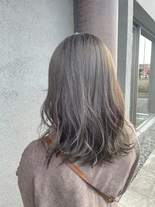 セミロング カラー 栗原 瑠世のヘアスタイル