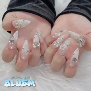 ネイル BLUEM なな🐶のネイルデザイン