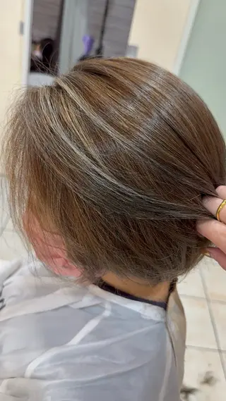 ショート 【髪質改善特化】 艶髪/白髪ぼかしのヘアスタイル