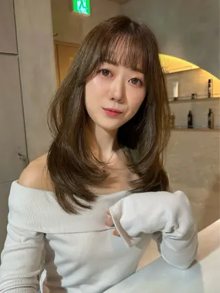 セミロング 🔶艶髪レイヤー 縮毛矯正 金山🔶のヘアスタイル