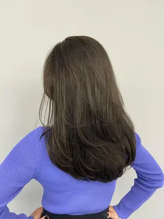 ロング AHNKISM所属・トレンドレイヤー/ 透明感カラーのヘアスタイル