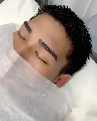 メンズ アイブロウ 韓国式まつ毛×眉毛専門店 WHITE LASH所属・槇山 唯の眉毛・アイブロウイメージ