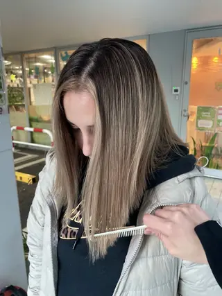 ミディアム 海外ハイトーン 🇺🇸sakiのヘアスタイル