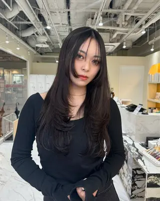 ロング カラー ヘアアレンジ 🤍layer🤍 リナのヘアスタイル