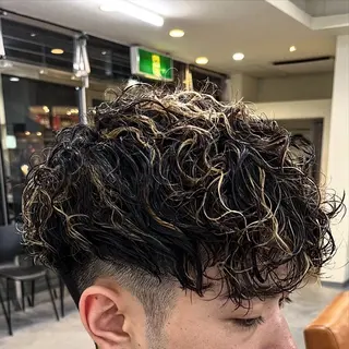 ミディアム カラー パーマ メンズ KING of hair by NOISMメンズサロン梅田茶屋町店所属・茶屋町メンズサロン 小野湧翔のヘアスタイル