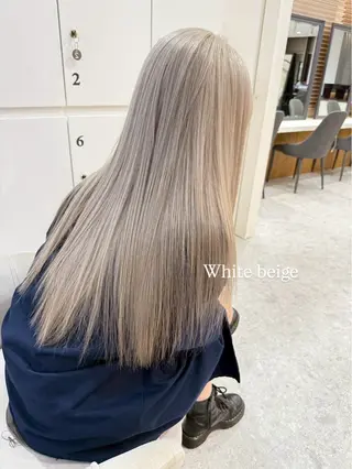 カラー monaヘアアレンジ /ハイトーンのヘアスタイル