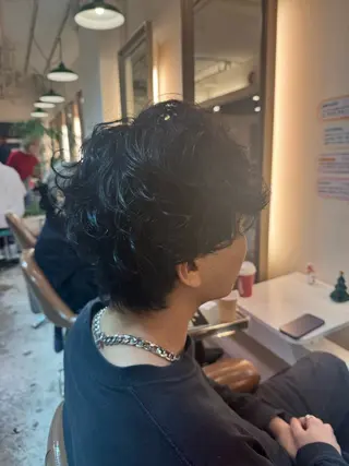 パーマ メンズ タツキ／レイヤー／ パーマ／艶カラーのヘアスタイル