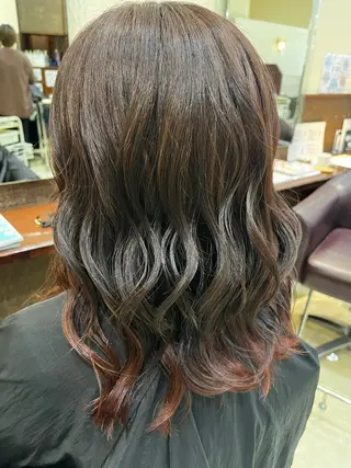 セミロング カラー BENI鈎取 kanakoのヘアスタイル