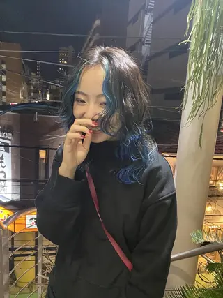 ロング カラー qiie リタッチ 黒染め　ワンカラーのヘアスタイル