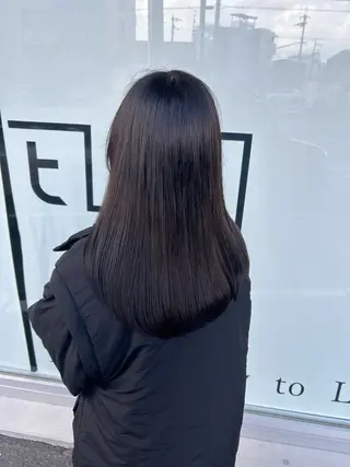 ロング カラー 成田 有沙のヘアスタイル