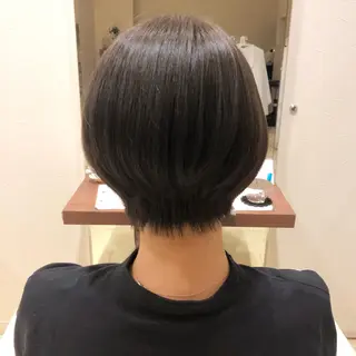 ショート カラー 森 邑奈のヘアスタイル