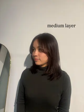 ミディアム 岩品 和花のヘアスタイル