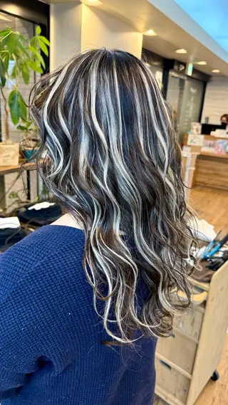 セミロング Cure2所属・🌈白いハイライト 🌈 🐶ノザワ🐶のヘアスタイル