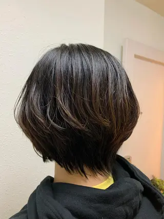 ショート カラー パーマ エンドウ ミノリ🤎 /半個室/レイヤーのヘアスタイル