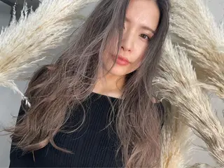 ロング アブアイ所属・🌈艶髪ハイトーン SENAのヘアスタイル