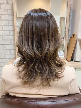 ミディアム カラー 清水 有実子のヘアスタイル