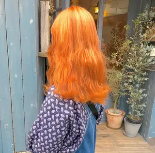 ロング カラー ブリーチ、パーマ 西部笑のヘアスタイル