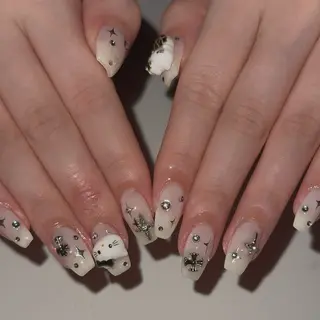 ネイル Sarina ⋆⭒˚のネイルデザイン