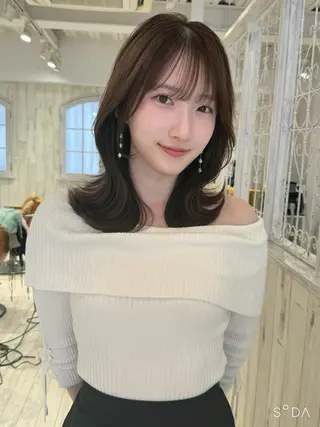 セミロング ハイレイヤー/顔周り /レイヤーカットのヘアスタイル