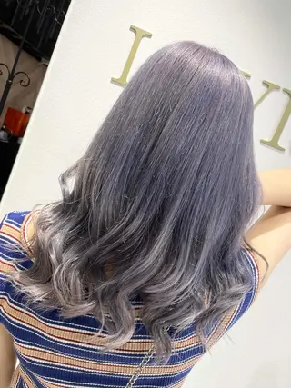 セミロング 倉林隆一🐈 ダブルカラー/艶髪のヘアスタイル