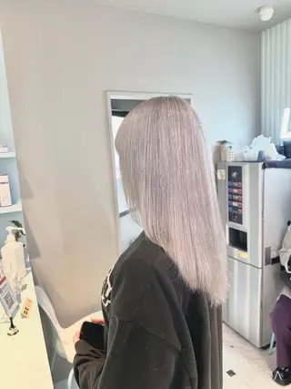 セミロング カラー 🪄池袋ハイトーン 🪄ブリーチカラーのヘアスタイル