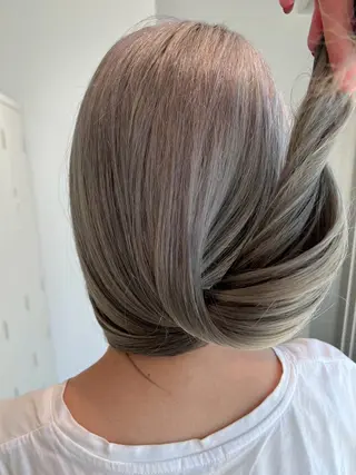 ロング カラー 艶ハイトーン🔆 ️️️安座間 希のヘアスタイル