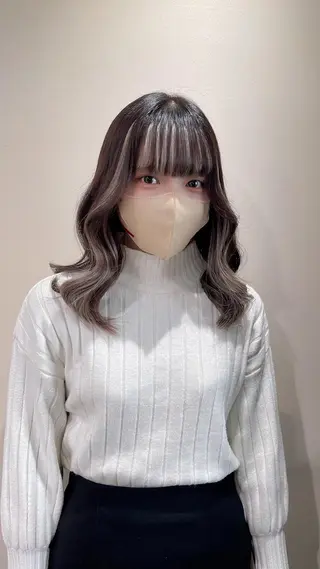 セミロング カラー ヘアアレンジ 🦋美髪／エクステ 🦋アベイクミのヘアスタイル