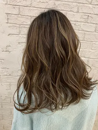 セミロング 🇺🇸ハイライト特 化美容師🇺🇸漆沢のヘアスタイル