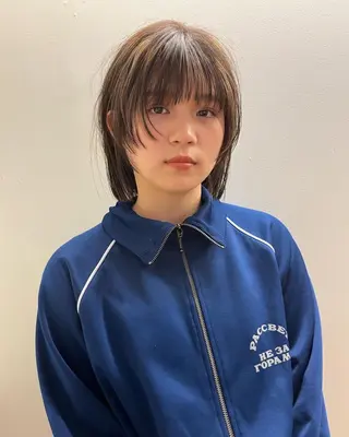 カラー 安食 友哉のヘアスタイル
