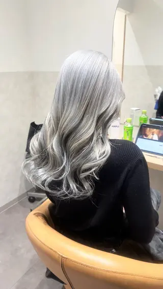 セミロング カラー SALOWIN札幌大通り所属・札幌ブリーチカラー/ ダブルカラー/ドイのヘアスタイル