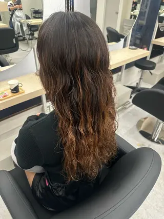 ロング パーマ KUWAO MOEのヘアスタイル