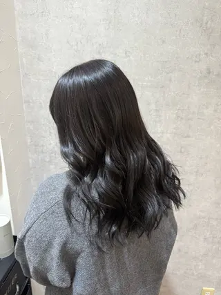 ミディアム カラー 松本 希愛のヘアスタイル