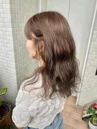 カラー 透けるベージュ/ 艶カラー♡のヘアスタイル