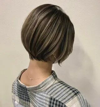 ショート カラー JIAKI 似合わせカットのヘアスタイル
