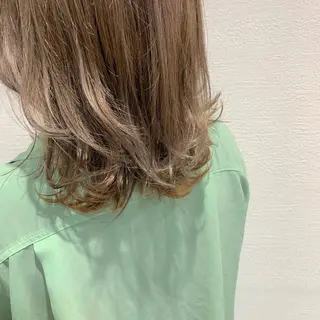 セミロング カラー ヘアアレンジ pu+on. nailworks所属・fuyumi / ニュアンスネイルのネイルデザイン