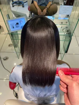 セミロング 岡田 侑輝のヘアスタイル