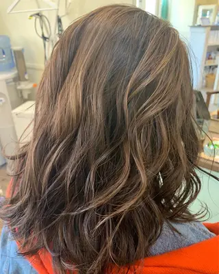 ミディアム カラー 鶴見 和美のヘアスタイル