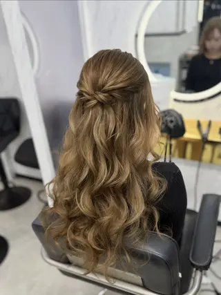 ロング ヘアアレンジ エクステ🩵ブリーチ 韓国ヘア🩵KAEのヘアスタイル