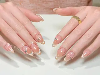 ネイル 🦋 Queenieのネイルデザイン