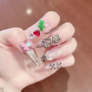 ネイル 濱岡 咲のネイルデザイン