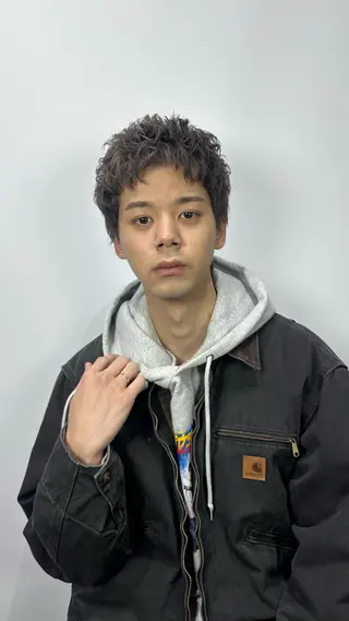ショート パーマ メンズ 鈴木 美璃のヘアスタイル