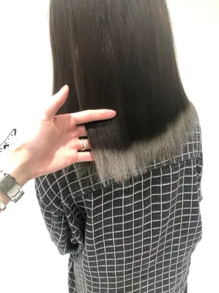 ミディアム カラー Kro ハイトーン×ブリーチのヘアスタイル