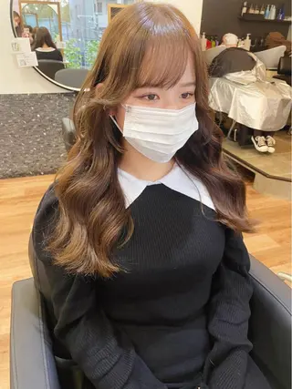 セミロング カラー レイヤーカット、 大人可愛い　中村美羅のヘアスタイル