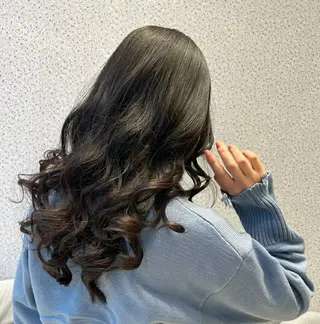 ロング カラー ヘアアレンジ 知念 香トータル ビューティー🌷のヘアスタイル