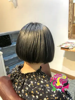 ショート カラー Hair salon The hiveのヘアスタイル