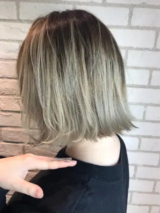 ミディアム 韓国式パーマ🔥 ブリーチ🔥TOMOのヘアスタイル