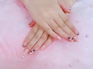 ネイル ᴿᴬᴺᴼᴺ ‎🤍 𝐴𝑌𝐴𝐾𝐴のネイルデザイン