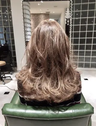 ロング カラー パーマ ヘアアレンジ tocca所属・毎月通える価格♪ 杉本真基のヘアスタイル