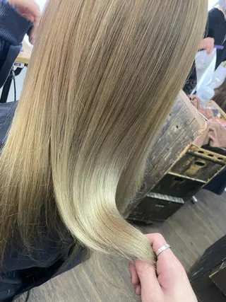 セミロング カラー ヒカ/外国人風 デザインカラーのヘアスタイル